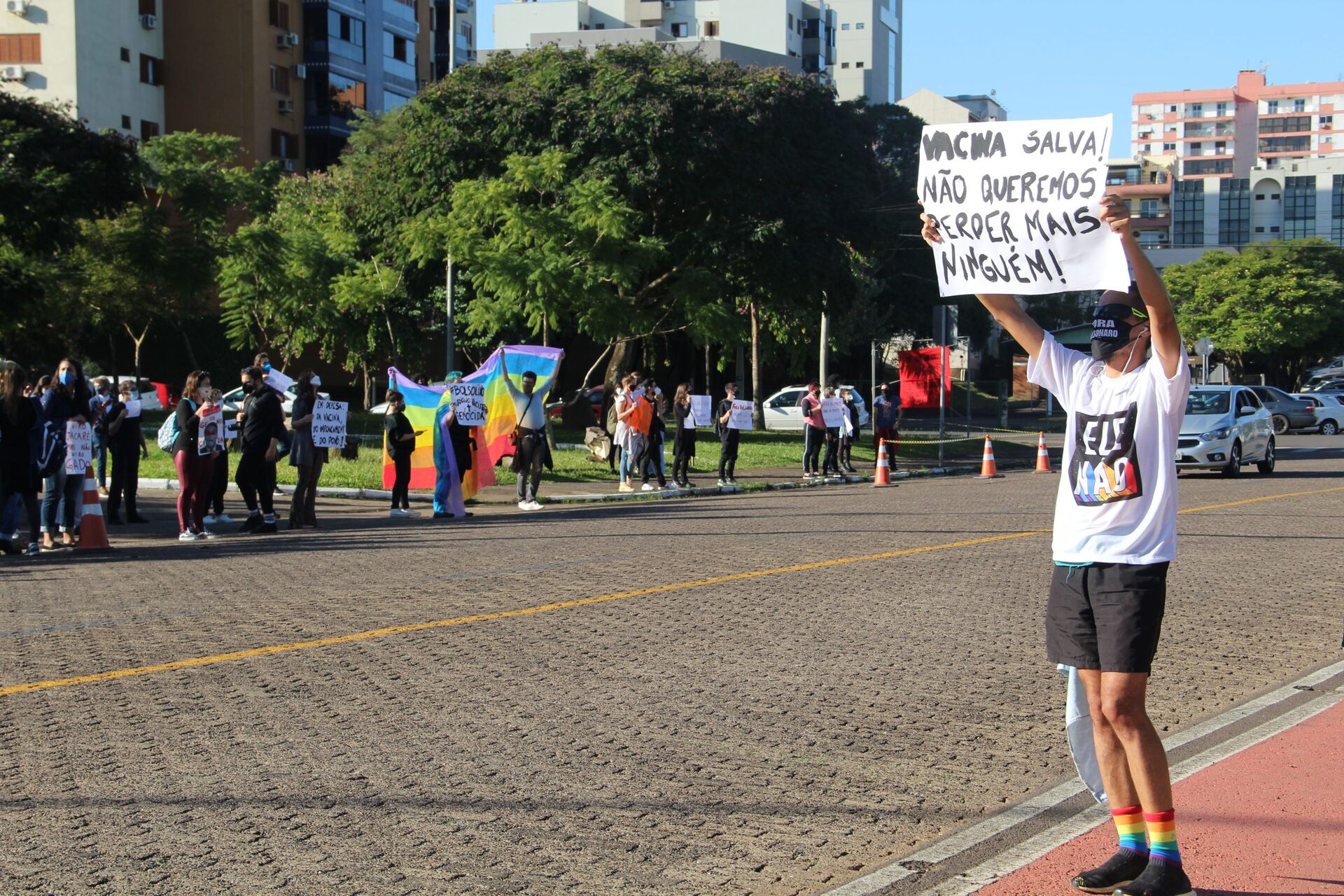 Manifestantes Se Mobilizam Em Ato Contra Bolsonaro Na Tarde Deste