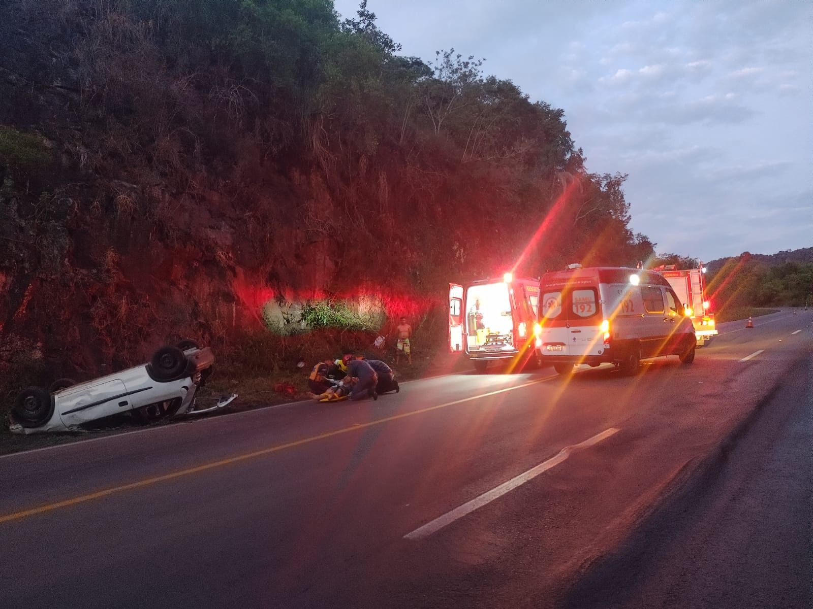 Carro Capota Na Ers Em Mu Um E Deixa Dois Feridos Grupo A Hora