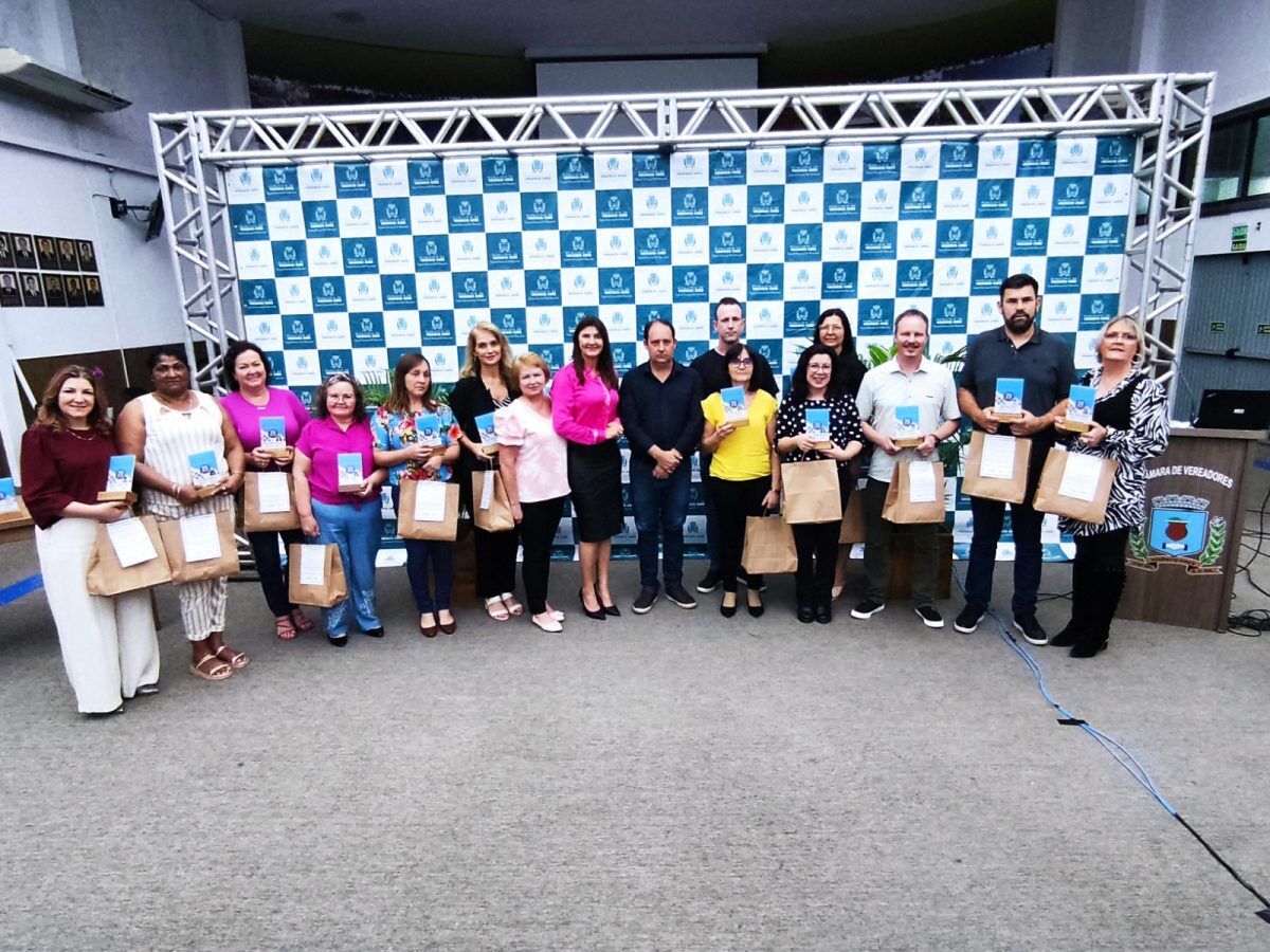 Servidores Municipais Recebem Homenagem Pelo Tempo De Servi O Grupo A