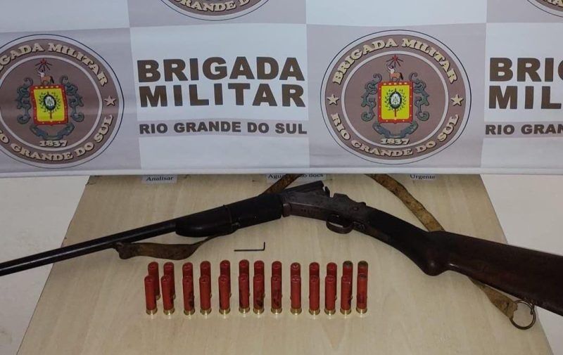 Homem é preso por cárcere privado e posse irregular de arma de fogo em