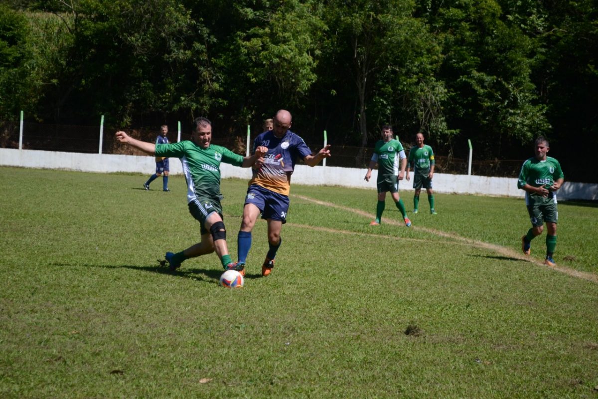 Quem vencer conquista a taça do veterano