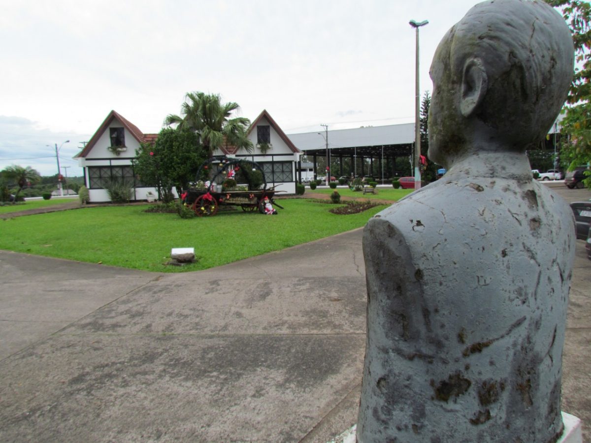 Governo homenageia ex-prefeito Klepker