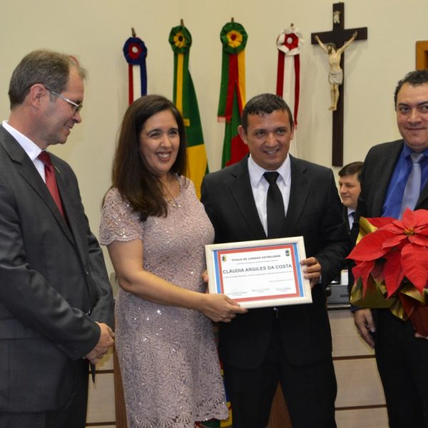 Claudia Costa recebe título de Cidadã