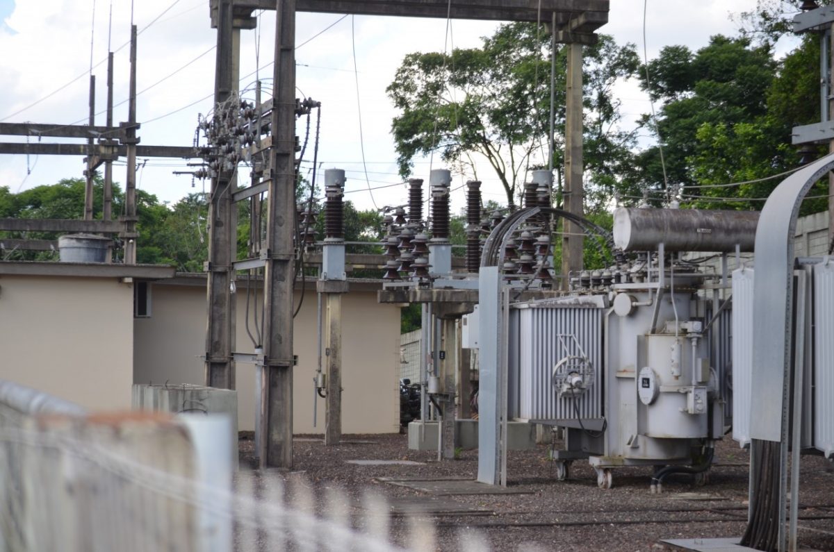 Empresa interrompe linha de transmissão