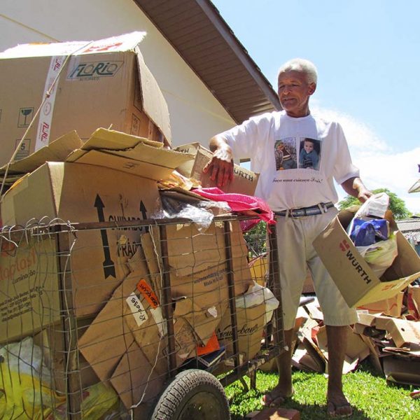 Reciclagem paga festividade para crianças