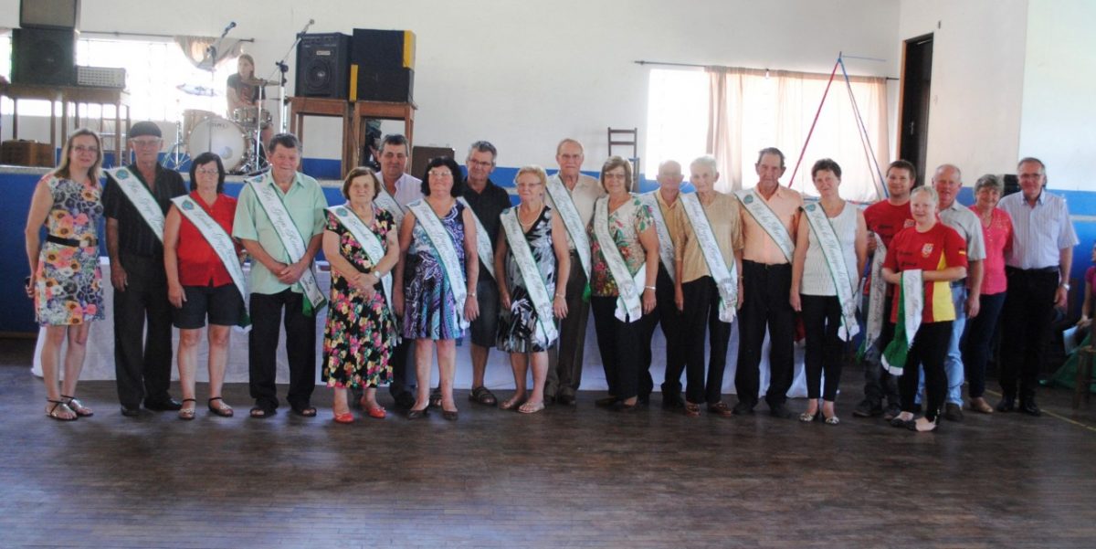 Terceira idade confraterniza em encontro