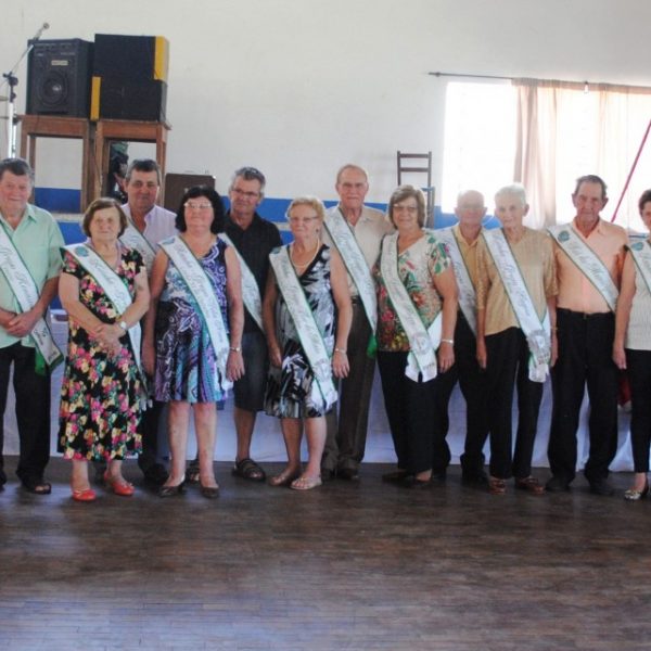 Terceira idade confraterniza em encontro