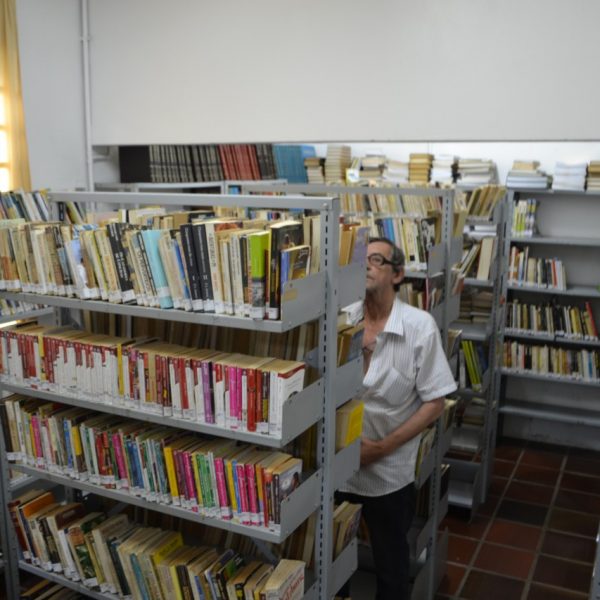 Leitores pedem melhorias em biblioteca