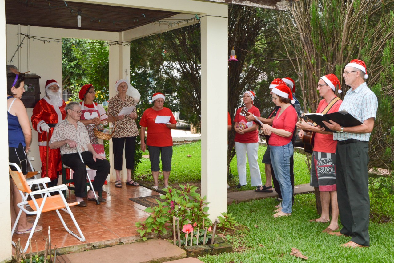 Caravana do Papai Noel visita comunidades
