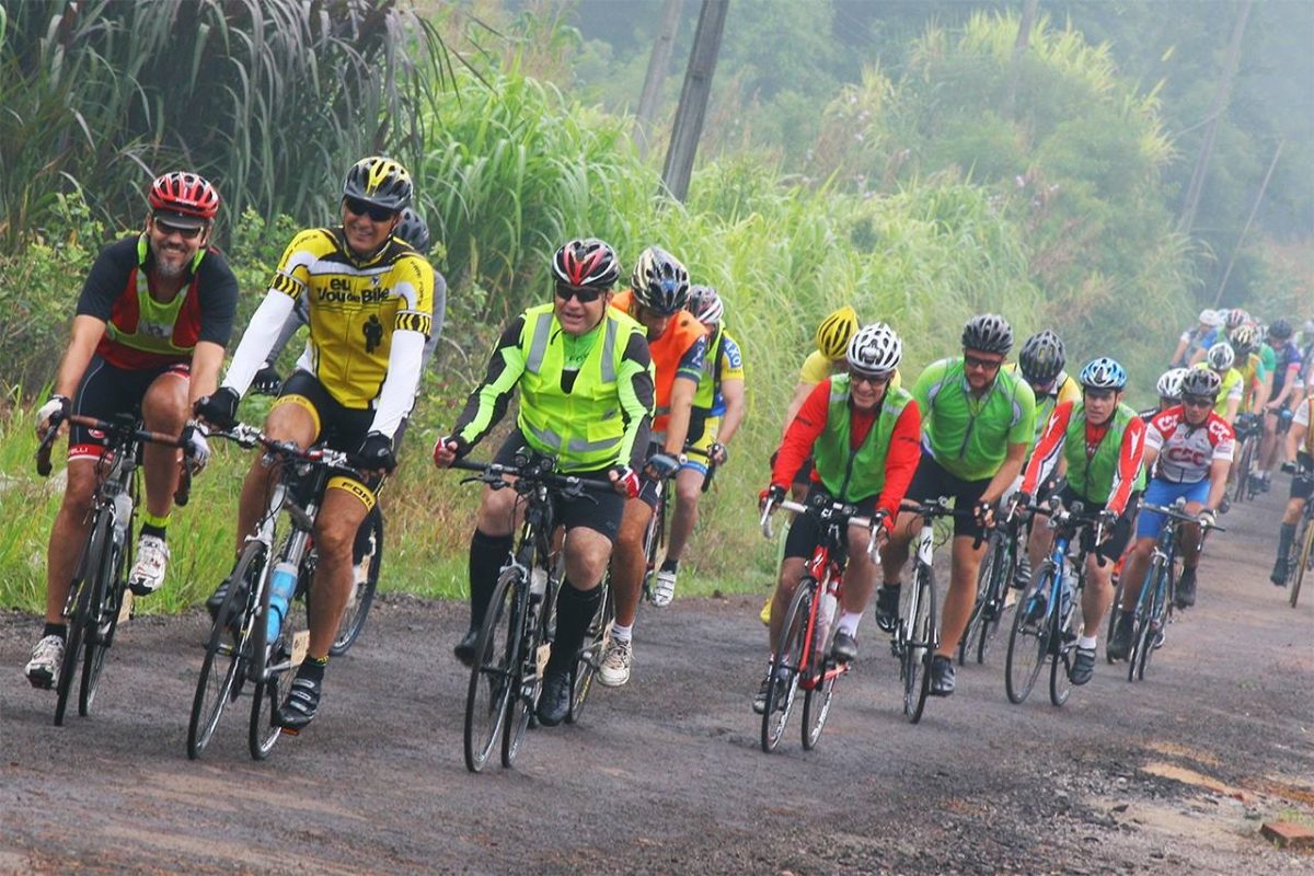 Ciclistas encaram 300 quilômetros