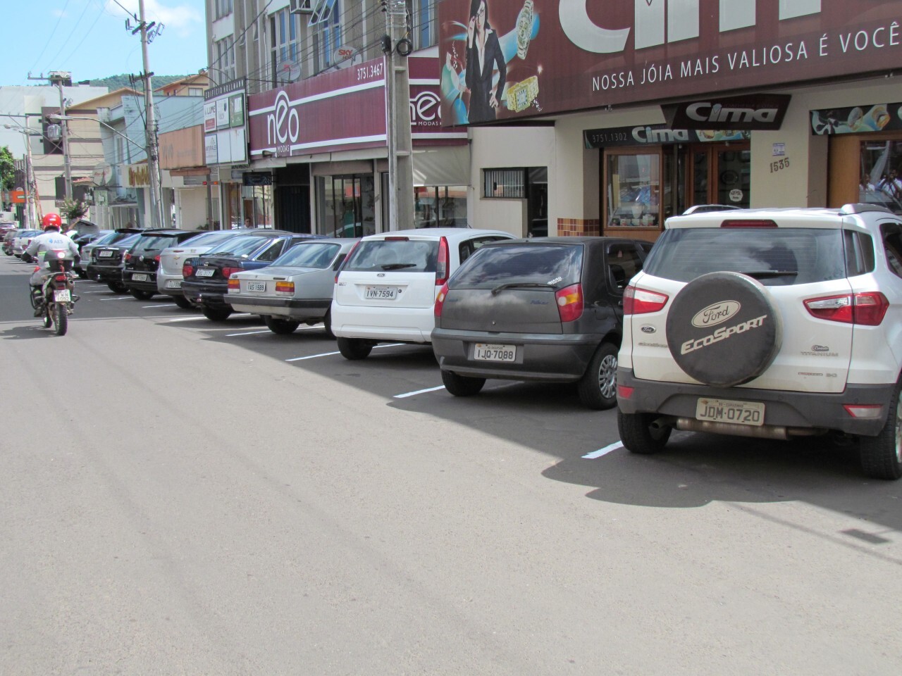Estacionamento volta a ser oblíquo