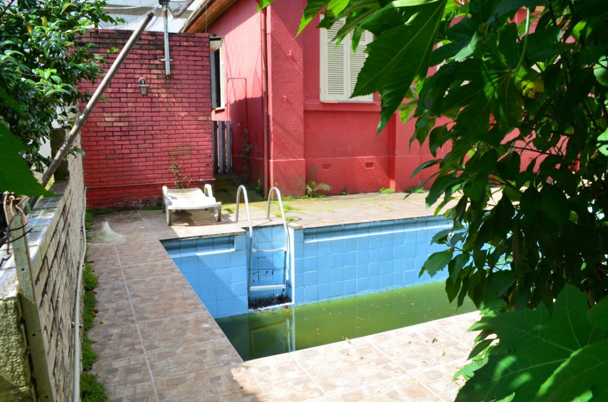 Piscinas abandonadas podem virar foco