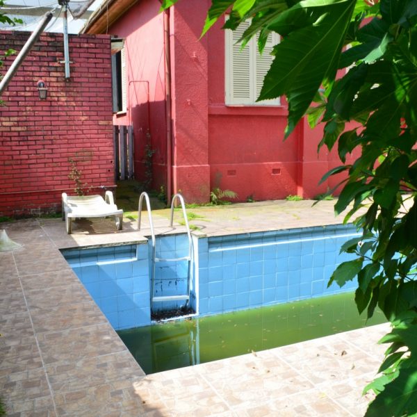 Piscinas abandonadas podem virar foco