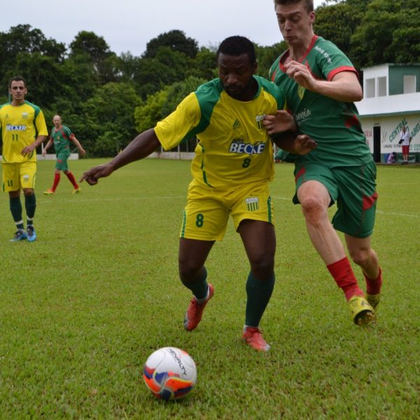 Ouro Verde vence e assume primeiro lugar da chave B