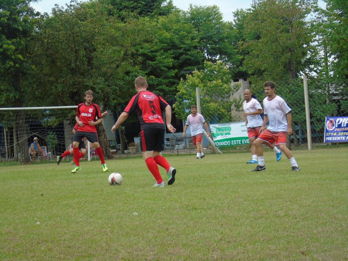 Oito equipes brigam pela taça