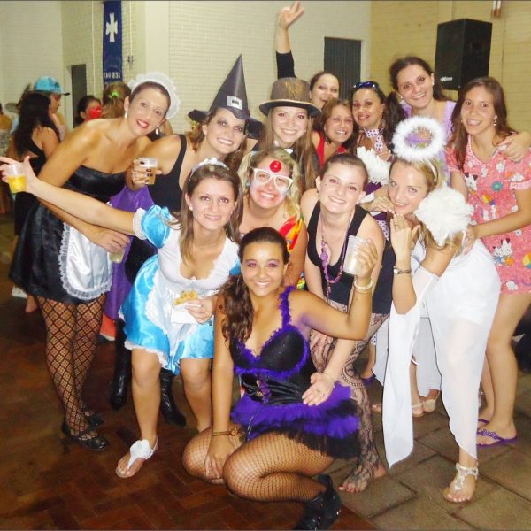 Mulheres preparam Baile das Luluzinhas