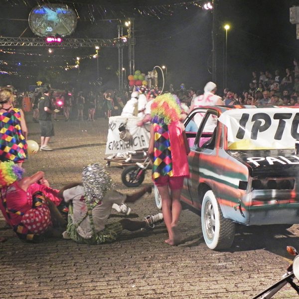 Carnaval de rua desempenha papel social