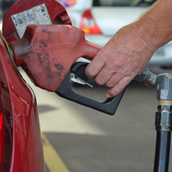 Aumento da gasolina chega aos postos