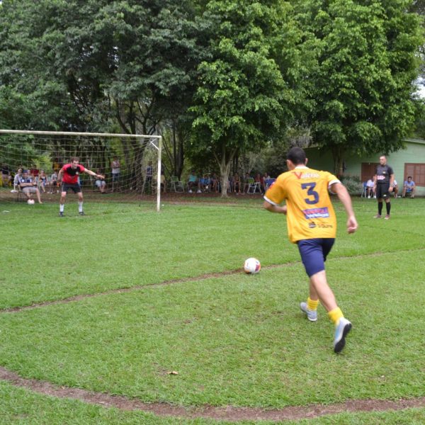 Nos pênaltis, equipes vão à final