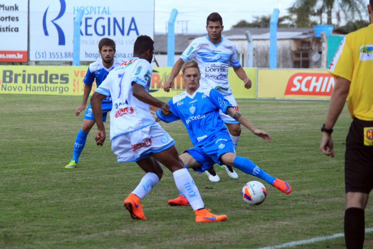 Alviazul faz jogo que vale 6 pontos