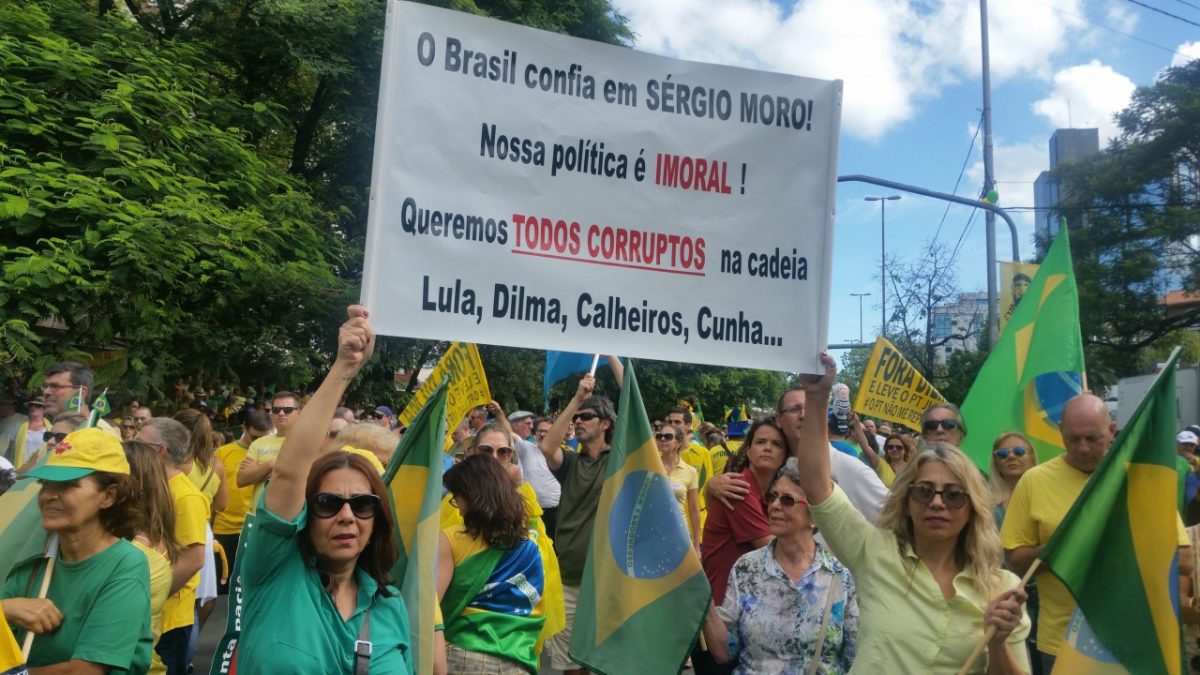 Protestos ampliam pressão sobre o governo