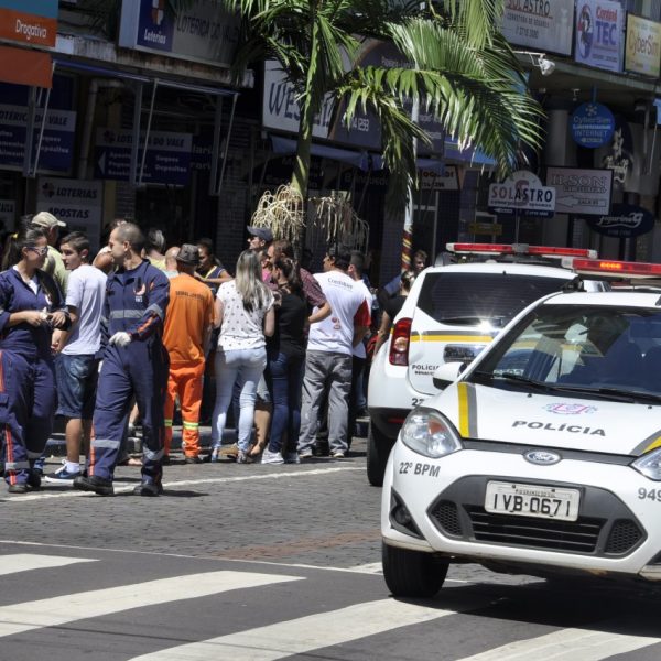 Policiais à paisana matam ladrão durante assalto no centro