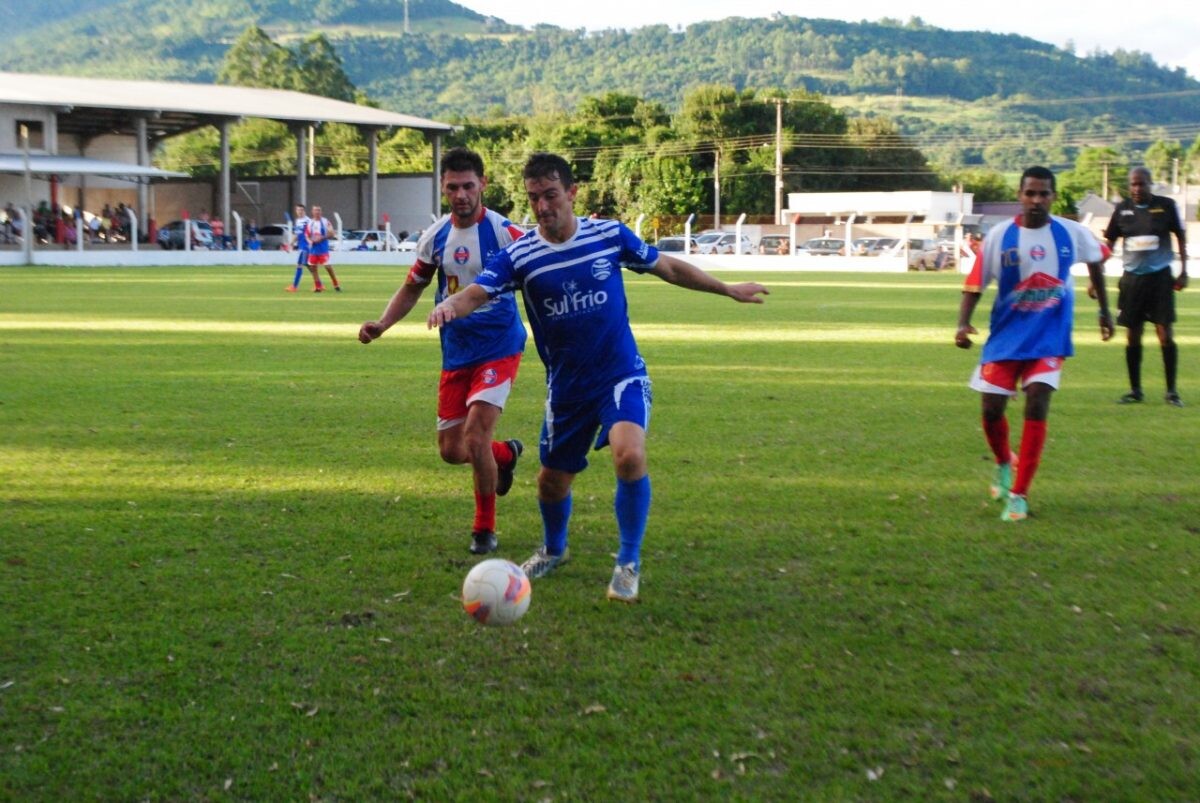 Das sete agremiações,  restam quatro na semifinal