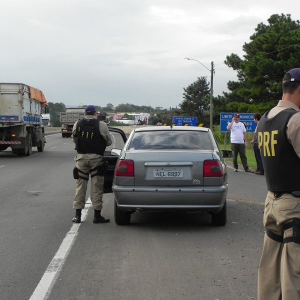 Detran quer criminalizar aviso de blitze