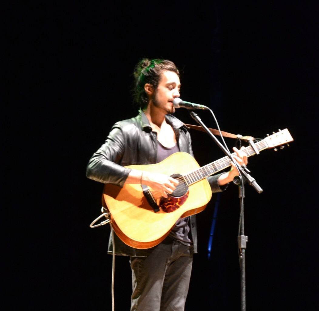 Lajeado conhece Tiago Iorc ao som de voz e violão