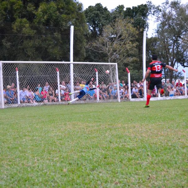 Cruzeiro de Alto Honorato avança nos pênaltis