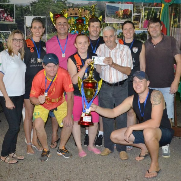 Colinas premia as equipes campeãs deste ano