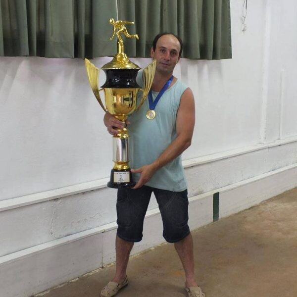 Raio atinge galpão e mata agricultor