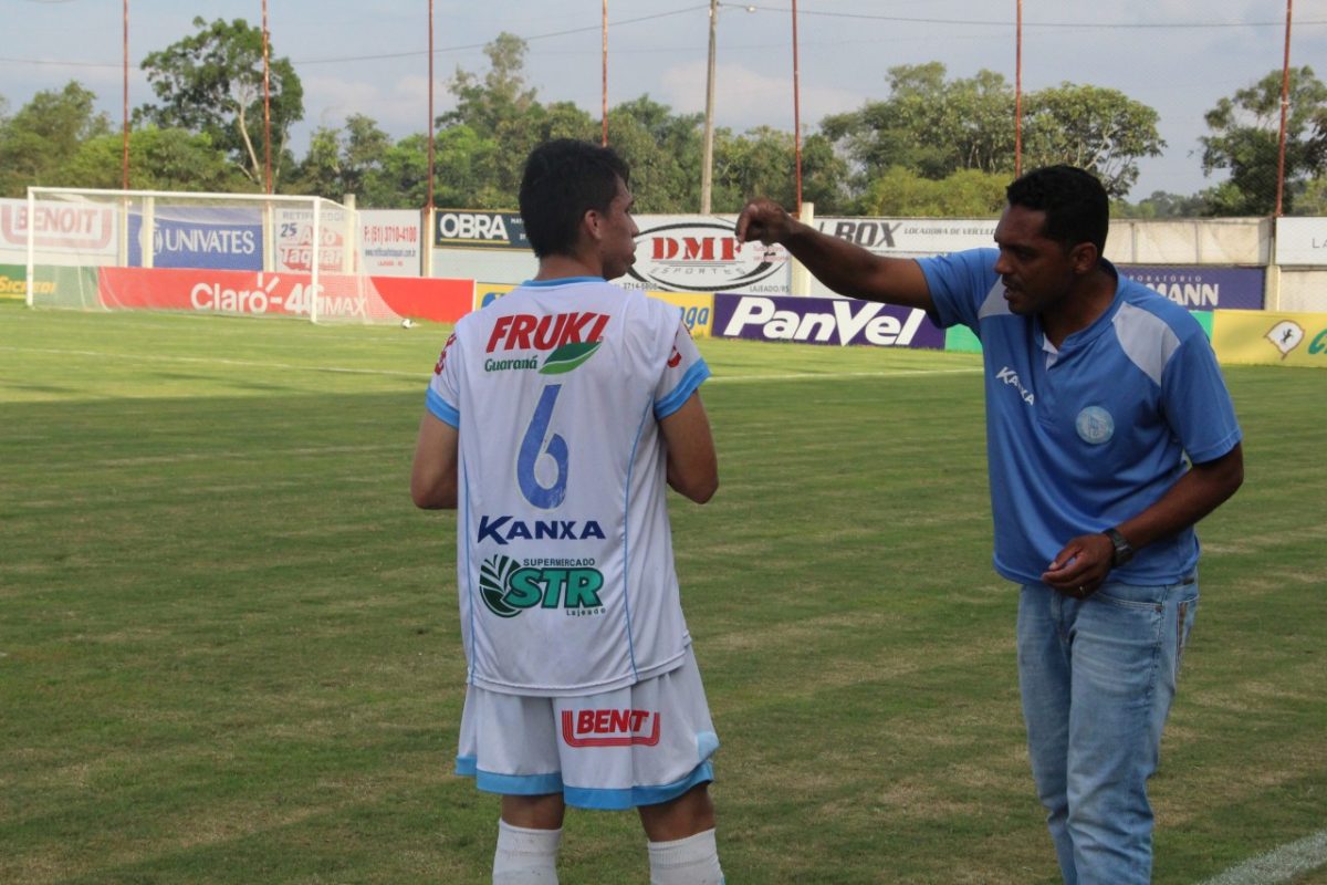 Alviazul retorna a campo amanhã