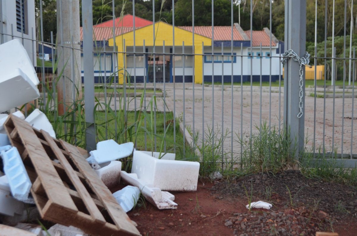 Moradores pedem inauguração de creche