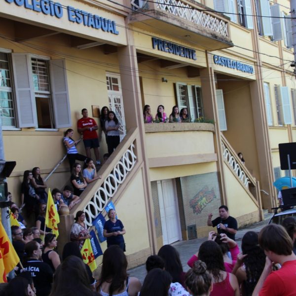 Professores organizam ato contra novo parcelamento