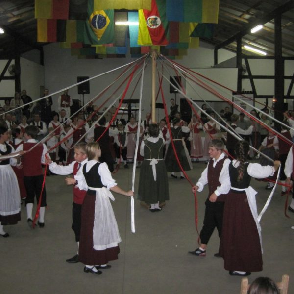 Grupos folclóricos promovem encontros