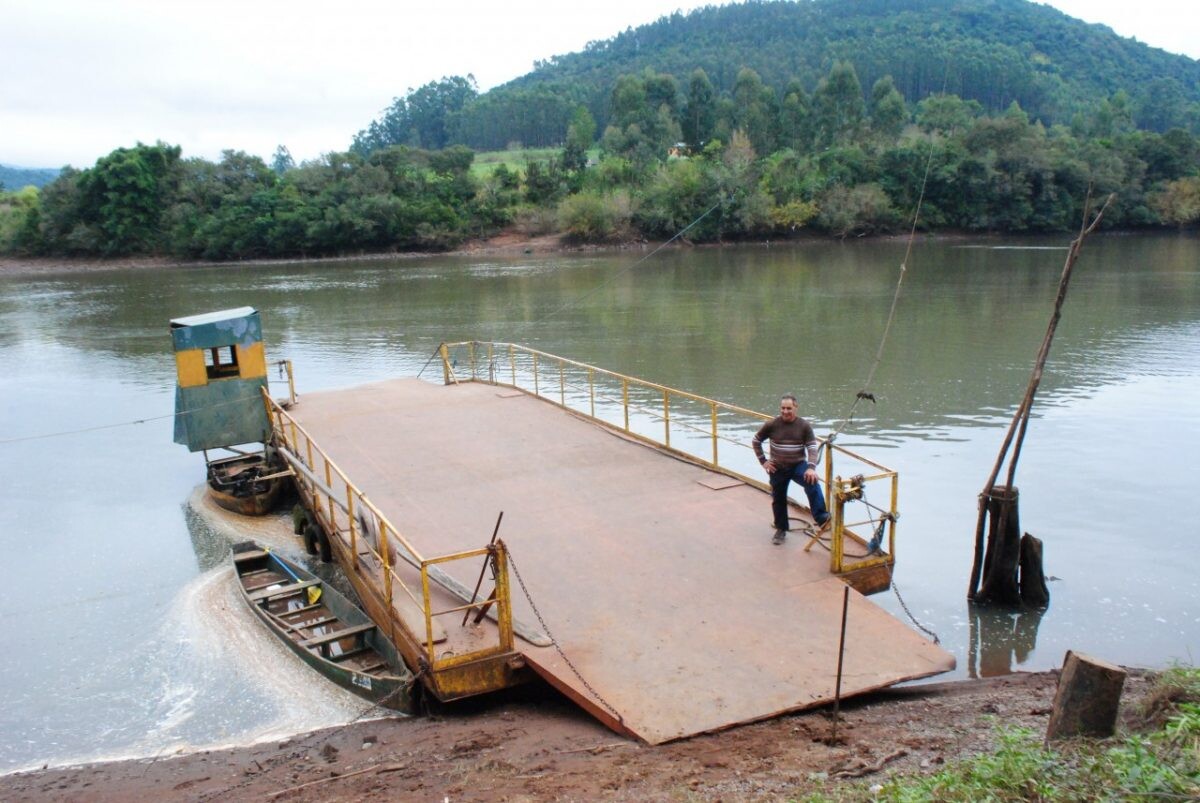 Balsa encerra transporte e distancia comunidades