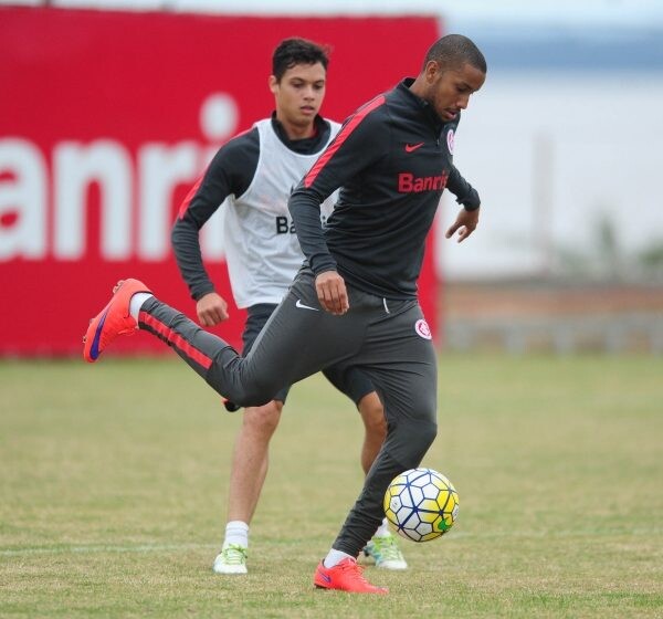 Argel mantém time para enfrentar Santos