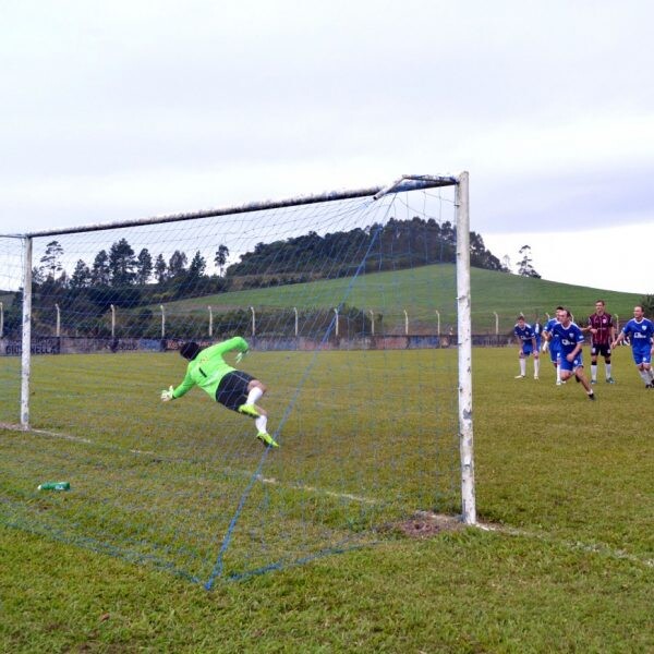 Quatro equipes estão  com uma mão na taça