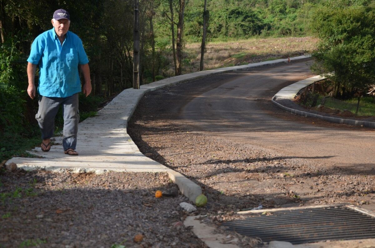 Moradores cobram explicações sobre a suspensão