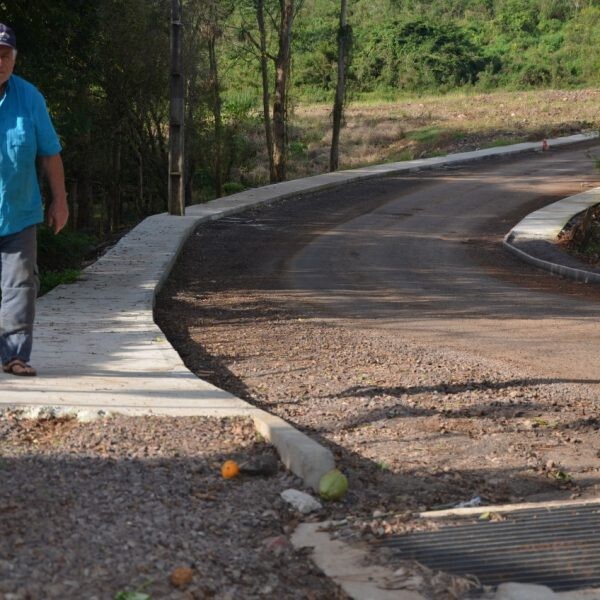 Moradores cobram explicações sobre a suspensão