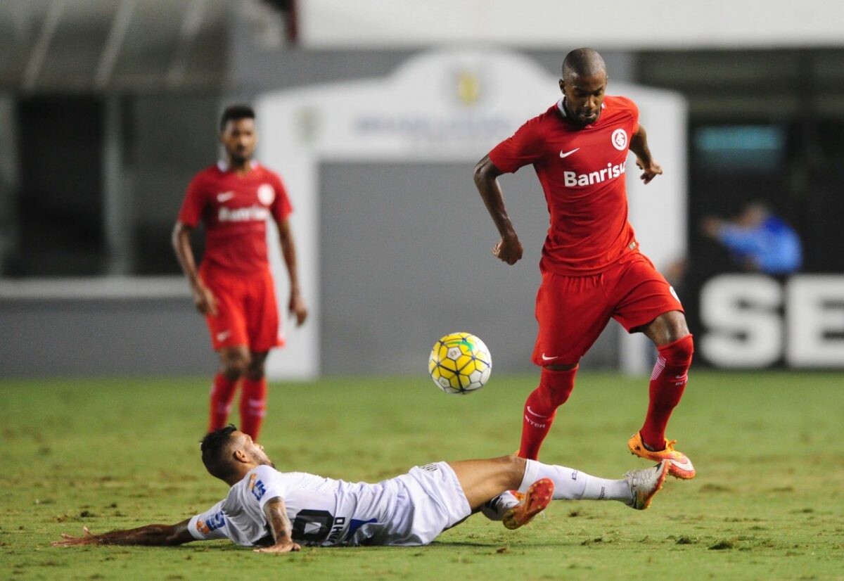 Volante Fabinho volta ao time principal do colorado