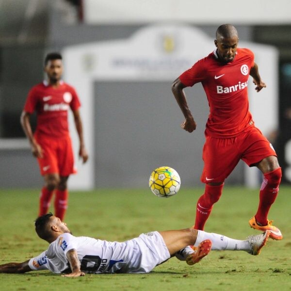 Volante Fabinho volta ao time principal do colorado