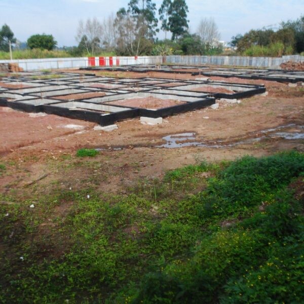 Erro na licitação paralisa obra de novo