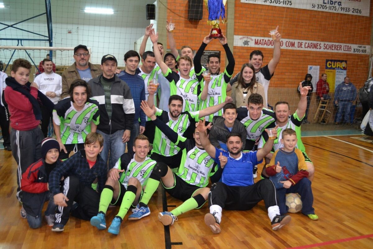 Amigos da Bola vence no masculino