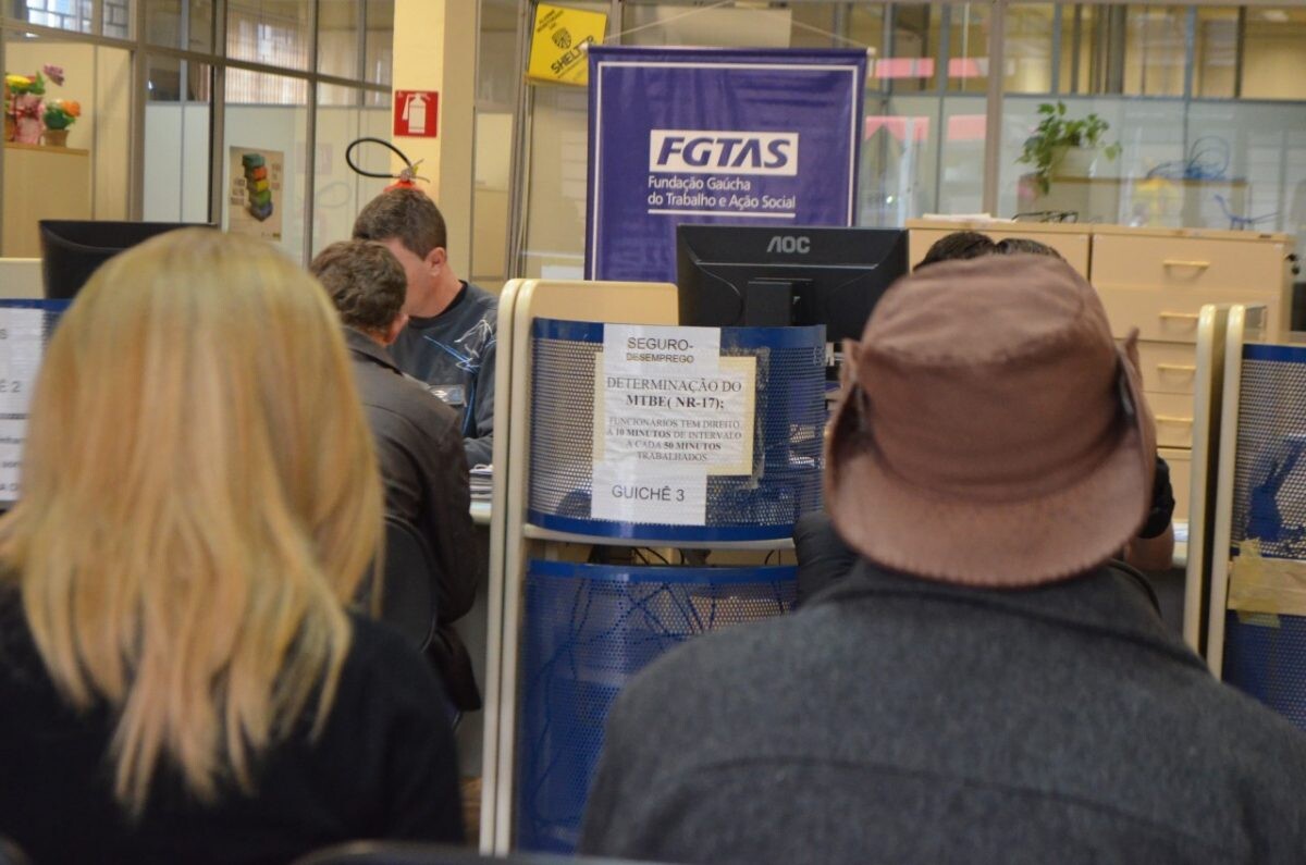 Confira as vagas de emprego disponíveis na Região