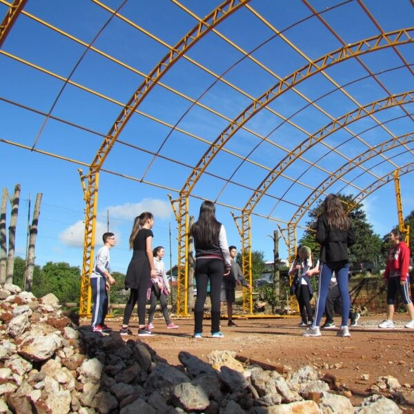 Falta de material adia construção de ginásio