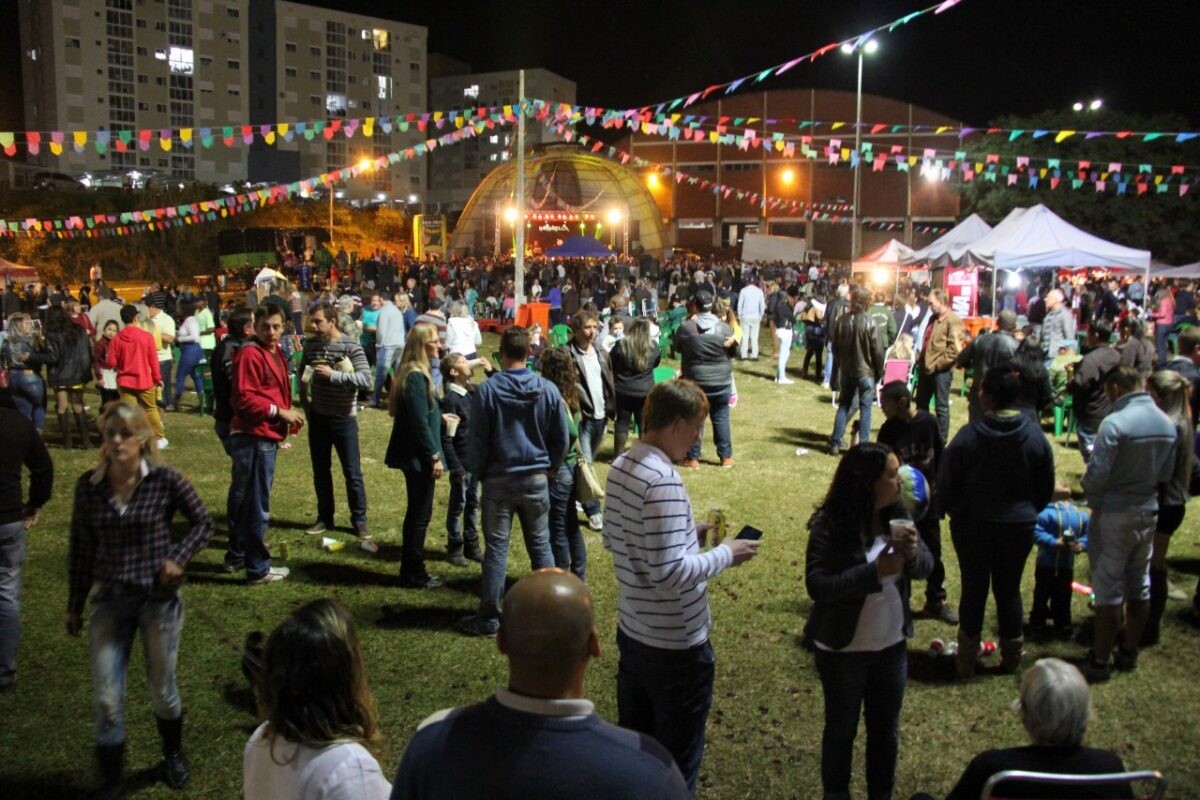 Festa reúne milhares no Parque dos Dick