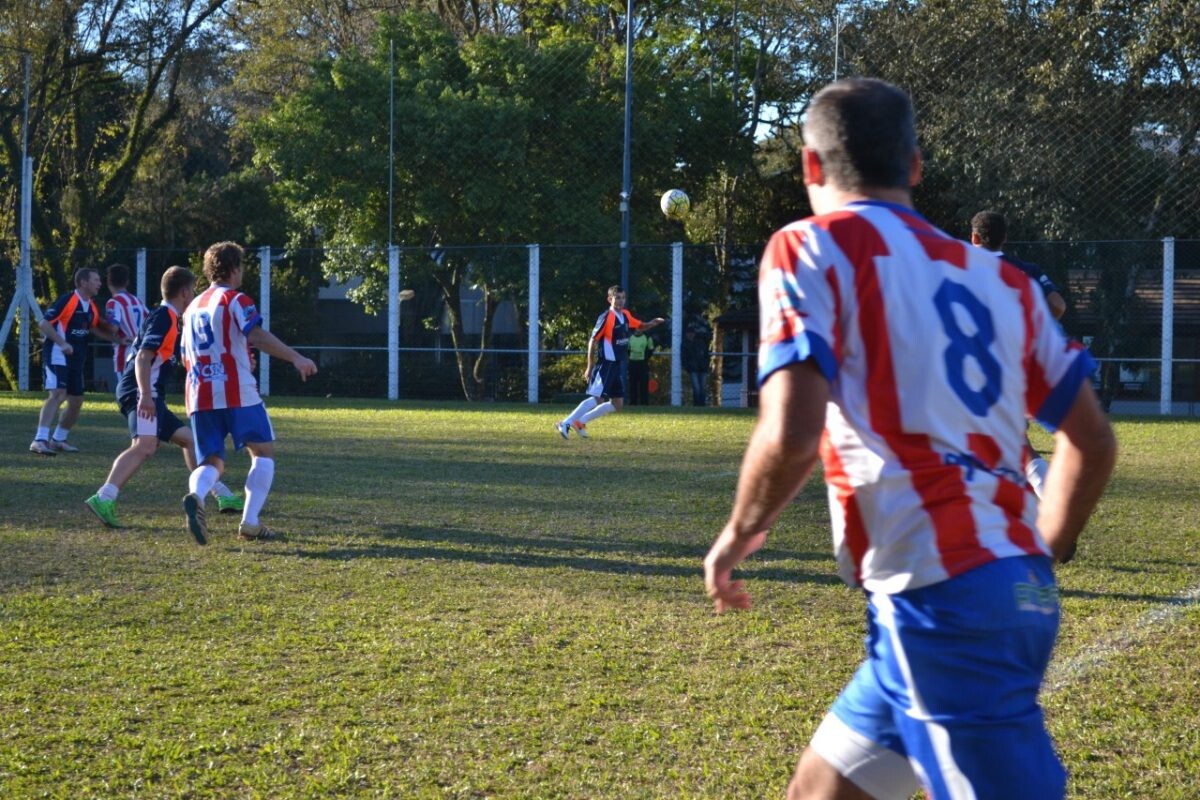 Semifinal da quarta  divisão ocorre no sábado