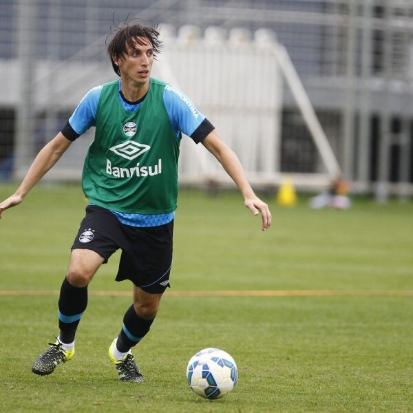 Zagueiro Geromel pode voltar ao time titular